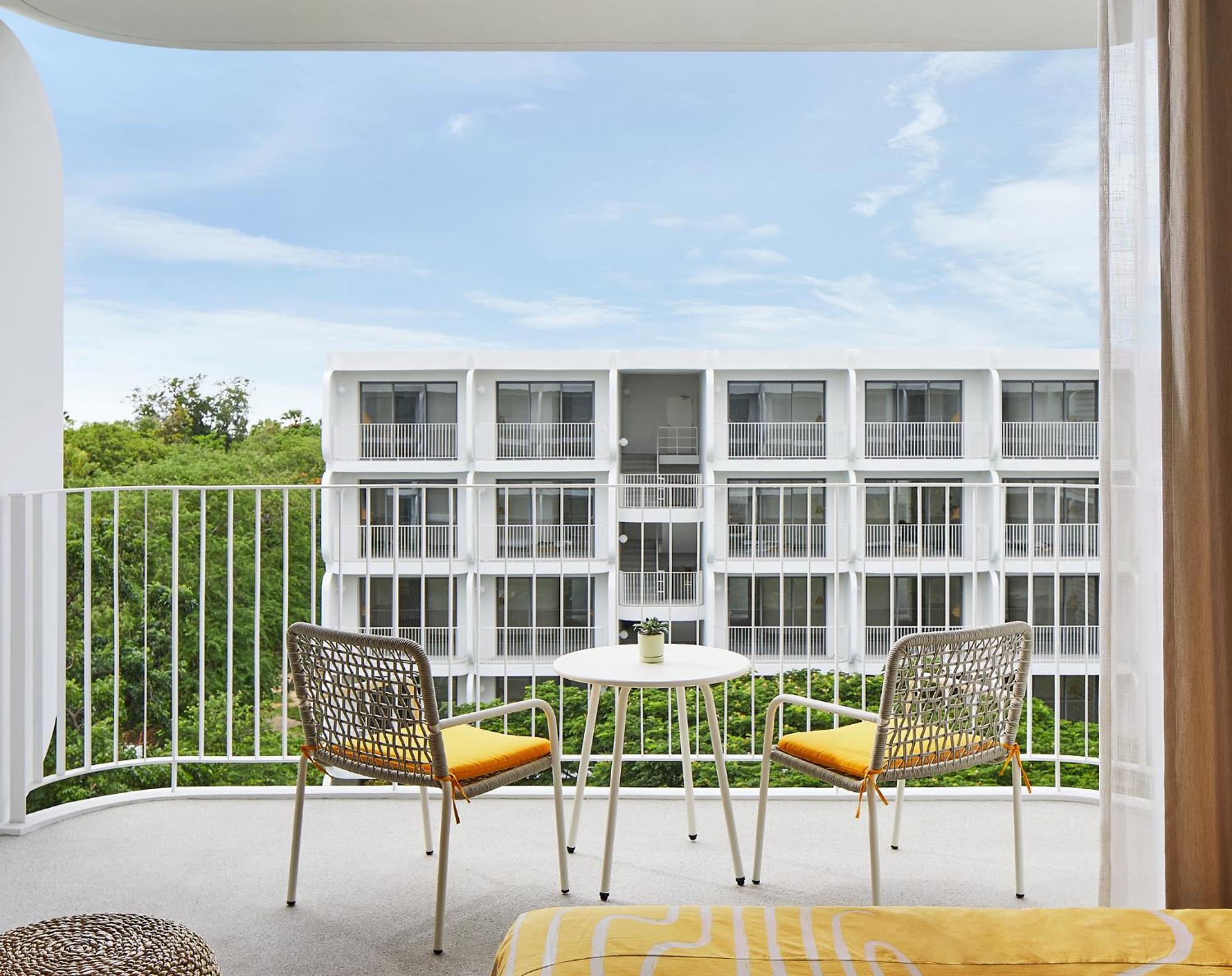 The Standard, Hua Hin Hotel Стая снимка Balcony of a hotel room